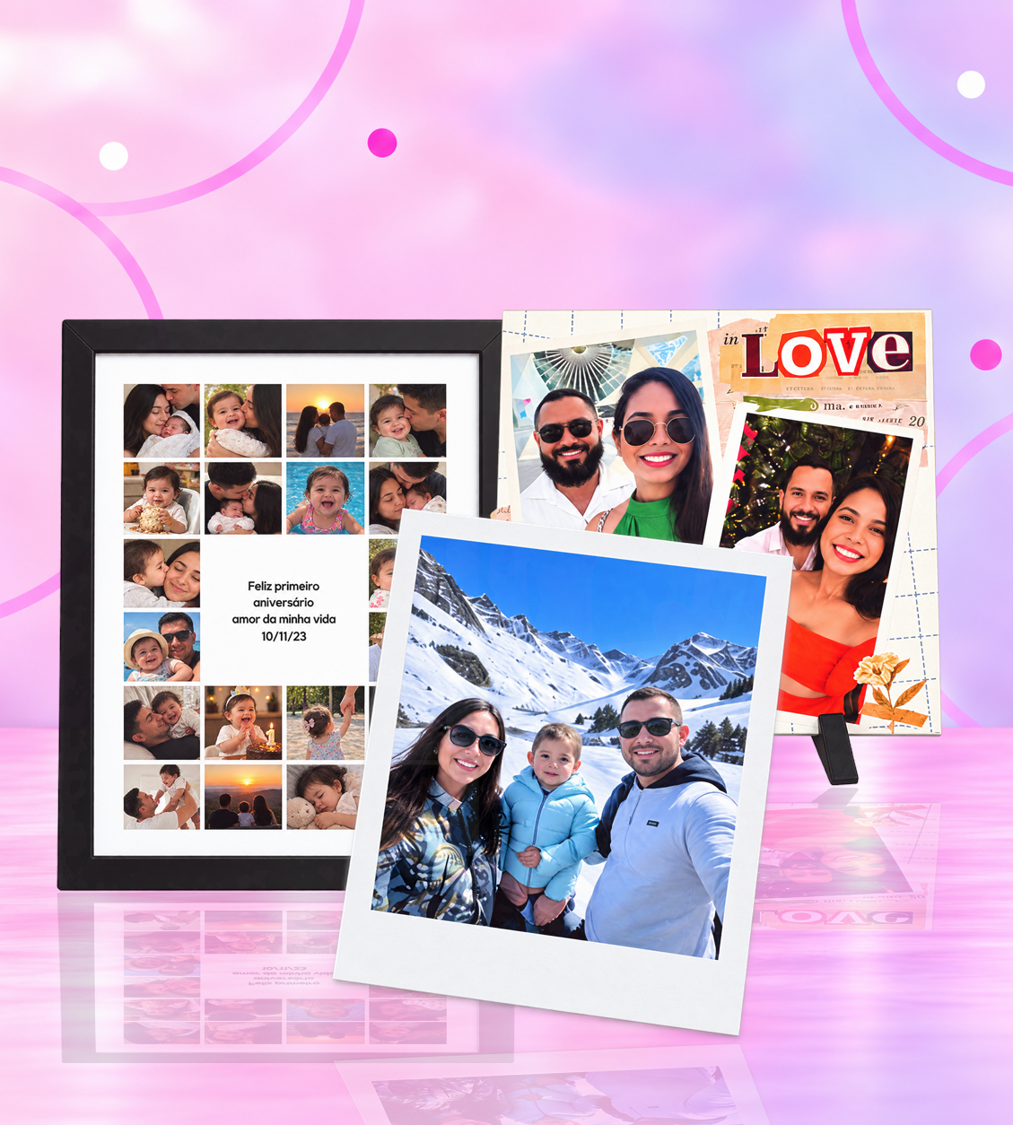 Álbum de fotos personalizado, quadro de lembranças e foto Polaroid sobre piso rosa brilhante, com parede lilás ao fundo